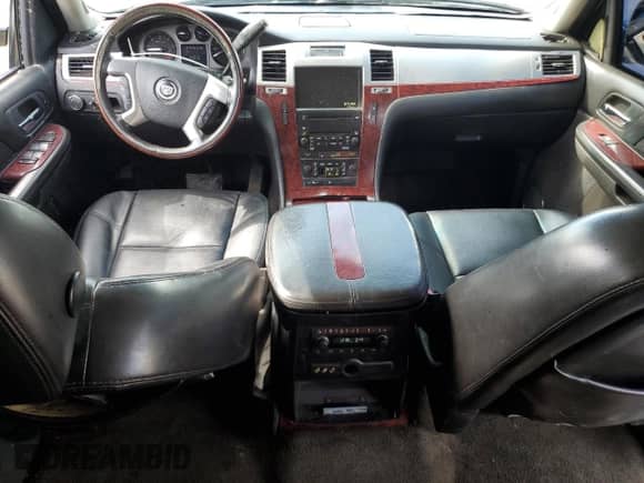 2007 Cadillac Escalade z VIN 1GYEC63857R314227, wystawiony jako Copart lot #61142225 z przebiegiem 90 009 mil mil oraz Szkoda całkowita • Salvage title. Historia ofert i sprzedaży dostępna na DreamBid. Obrazek 8.