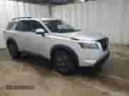 2023 Nissan Pathfinder SV с VIN 5N1DR3BA1PC239883, выставлен на аукционе Copart как лот 45992735 с пробегом 61 791 миль миль и Чистый • Clean title. История ставок и продаж доступна на DreamBid. Изображение 4.