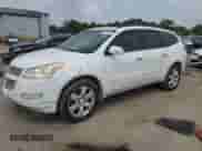 2009 Chevrolet Traverse LTZ z VIN 1GNER33D39S155758, wystawiony jako Copart lot #62319575 z przebiegiem 144 405 mil mil oraz Szkoda całkowita • Salvage title. Historia ofert i sprzedaży dostępna na DreamBid. Obrazek 1.