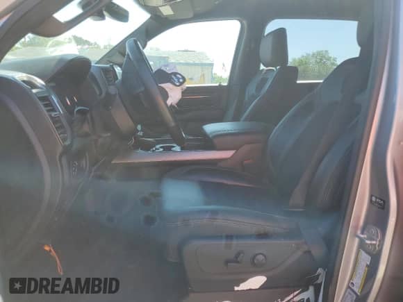 2024 Ram 1500 Big Horn z VIN 1C6SRFFT5RN135131, wystawiony jako Copart lot #52773895 z przebiegiem 33 409 mil mil oraz Szkoda całkowita • Salvage title. Historia ofert i sprzedaży dostępna na DreamBid. Obrazek 7.