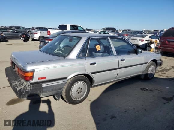1988 Toyota Camry с VIN JT2SV24E5J3276324, выставлен на аукционе Copart как лот 88117355 с пробегом 89 928 миль миль и Списание • Salvage title. История ставок и продаж доступна на DreamBid. Изображение 3.