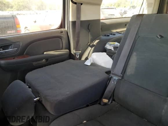 2009 Chevrolet Suburban 1LT z VIN 1GNFC26029R211530, wystawiony jako Copart lot #75316844 z przebiegiem Nie podano mil oraz Szkoda całkowita • Salvage title. Historia ofert i sprzedaży dostępna na DreamBid. Obrazek 12.