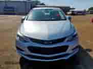 2018 Chevrolet Cruze LT z VIN 1G1BE5SM3J7178610, wystawiony jako Copart lot #80082305 z przebiegiem 65 385 mil mil oraz Czysty tytuł • Clean title. Historia ofert i sprzedaży dostępna na DreamBid. Obrazek 5.