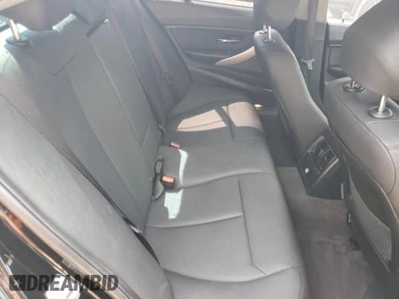 2018 BMW 3 Series 320i z VIN WBA8E1G53JNU91919, wystawiony jako Copart lot #69671905 z przebiegiem 201 477 mil mil oraz Szkoda całkowita • Salvage title. Historia ofert i sprzedaży dostępna na DreamBid. Obrazek 10.