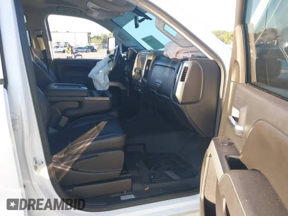 2017 Chevrolet Silverado 2500HD LT z VIN 1GC1KVEG8HF128707, wystawiony jako IAAI lot #41795885 z przebiegiem 192 048 mil mil oraz . Historia ofert i sprzedaży dostępna na DreamBid. Obrazek 5.