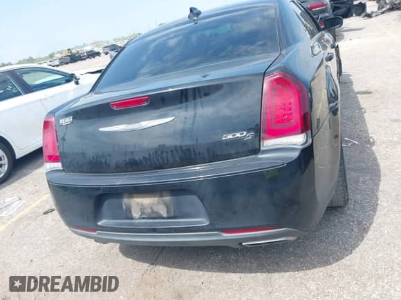2015 Chrysler 300 S с VIN 2C3CCABG2FH756362, выставлен на аукционе IAAI как лот 43052778 с пробегом 157 617 миль миль и . История ставок и продаж доступна на DreamBid. Изображение 15.