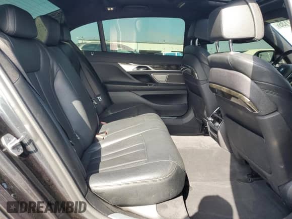 2019 BMW 7 Series 740i xDrive с VIN WBA7E4C54KGV70217, выставлен на аукционе Copart как лот 70487135 с пробегом 63 589 миль миль и Списание • Salvage title. История ставок и продаж доступна на DreamBid. Изображение 10.