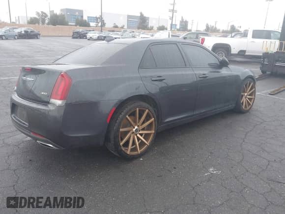 2017 Chrysler 300 S с VIN 2C3CCABG7HH664957, выставлен на аукционе IAAI как лот 41701868 с пробегом 54 679 миль миль и . История ставок и продаж доступна на DreamBid. Изображение 4.