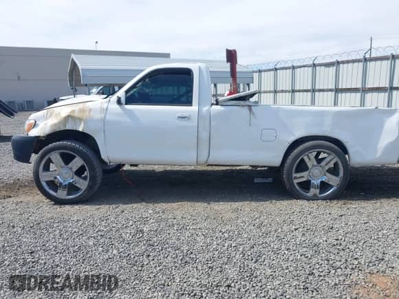 2006 Toyota Tundra with VIN 5TBJU32126S464437, listed as a IAAI auction lot 43360290 with 390,607 mi miles and . Bid and sale history available at DreamBid. Image 14.