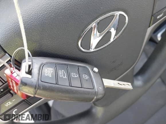 2020 Hyundai Accent SE z VIN 3KPC24A64LE126326, wystawiony jako IAAI lot #43422687 z przebiegiem 54 488 mil mil oraz . Historia ofert i sprzedaży dostępna na DreamBid. Obrazek 11.