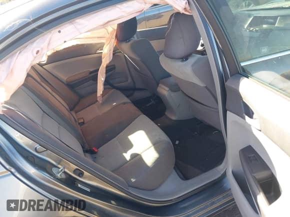 2008 Honda Accord LX с VIN JHMCP26328C021561, выставлен на аукционе IAAI как лот 43389673 с пробегом Не указан миль и . История ставок и продаж доступна на DreamBid. Изображение 8.