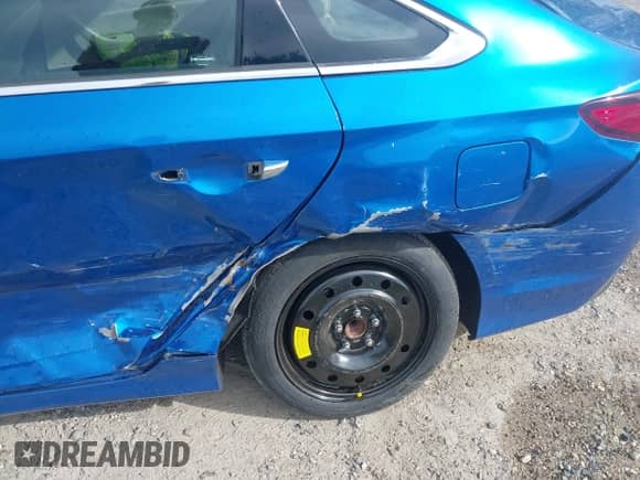 2018 Hyundai Sonata Limited with VIN 5NPE34AF8JH609140, listed as a IAAI auction lot 42524441 with 83,077 mi miles and . Bid and sale history available at DreamBid. Image 6.