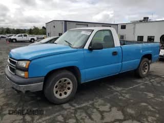 2006 Chevrolet Silverado 1500 LS z VIN 1GCEC14V56Z293424, wystawiony jako Copart lot #51765845 z przebiegiem 238 986 mil mil oraz Czysty tytuł • Clean title. Historia ofert i sprzedaży dostępna na DreamBid. Obrazek 1.