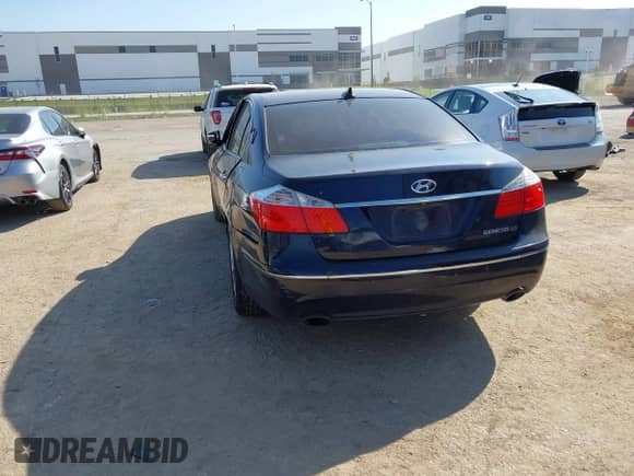 2009 Hyundai Genesis with VIN KMHGC46F99U050633, listed as a IAAI auction lot 43322259 with 212,090 mi miles and . Bid and sale history available at DreamBid. Image 6.