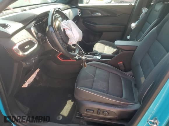 2022 Chevrolet TrailBlazer RS z VIN KL79MUSL6NB065924, wystawiony jako Copart lot #65534965 z przebiegiem 77 217 mil mil oraz Nie do naprawy • Non repairable. Historia ofert i sprzedaży dostępna na DreamBid. Obrazek 7.