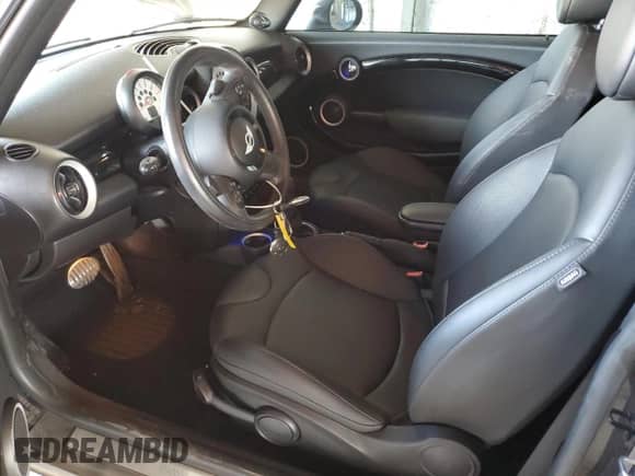 2013 MINI Hardtop S с VIN WMWSV3C54DT393182, выставлен на аукционе Copart как лот 58229265 с пробегом 59 459 миль миль и Списание • Salvage title. История ставок и продаж доступна на DreamBid. Изображение 7.