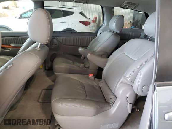2010 Toyota Sienna XLE с VIN 5TDYK4CC3AS322737, выставлен на аукционе Copart как лот 71288485 с пробегом 307 807 миль миль и Списание • Salvage title. История ставок и продаж доступна на DreamBid. Изображение 11.
