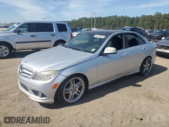 2008 Mercedes-Benz C 300 Sport z VIN WDDGF54X98R031925, wystawiony jako Copart lot #90050835 z przebiegiem Nie podano mil oraz Czysty tytuł • Clean title. Historia ofert i sprzedaży dostępna na DreamBid. Obrazek 1.