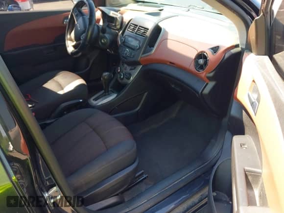 2015 Chevrolet Sonic LT с VIN 1G1JC5SG8F4126703, выставлен на аукционе IAAI как лот 43129168 с пробегом 220 185 миль миль и . История ставок и продаж доступна на DreamBid. Изображение 5.