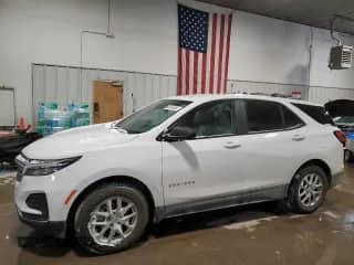 2024 Chevrolet Equinox LS z VIN 3GNAX5EG6RL294367, wystawiony jako Copart lot #44461005 z przebiegiem 17 736 mil mil oraz Szkoda całkowita • Salvage title. Historia ofert i sprzedaży dostępna na DreamBid. Obrazek 1.