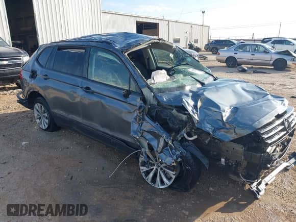 2020 Volkswagen Tiguan S с VIN 3VV1B7AXXLM129594, выставлен на аукционе IAAI как лот 42972106 с пробегом 111 460 миль миль и . История ставок и продаж доступна на DreamBid. Изображение 13.