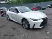2023 Lexus IS 300 z VIN JTHD81F21P5050734, wystawiony jako IAAI lot #42464046 z przebiegiem 25 957 mil mil oraz . Historia ofert i sprzedaży dostępna na DreamBid. Obrazek 1.