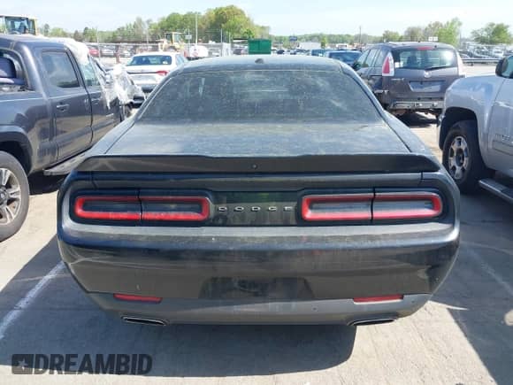 2015 Dodge Challenger SXT z VIN 2C3CDZAG5FH770530, wystawiony jako IAAI lot #41971010 z przebiegiem 144 803 mil mil oraz . Historia ofert i sprzedaży dostępna na DreamBid. Obrazek 16.