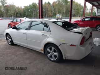 2011 Chevrolet Malibu 1LT z VIN 1G1ZC5E12BF293972, wystawiony jako IAAI lot #43225307 z przebiegiem 136 861 mil mil oraz . Historia ofert i sprzedaży dostępna na DreamBid. Obrazek 3.