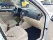 2017 Volkswagen Tiguan S с VIN WVGAV7AXXHK000500, выставлен на аукционе IAAI как лот 41630527 с пробегом 39 044 миль миль и . История ставок и продаж доступна на DreamBid. Изображение 5.