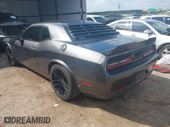 2019 Dodge Challenger R/T z VIN 2C3CDZBT4KH573676, wystawiony jako IAAI lot #43104016 z przebiegiem 93 234 mil mil oraz . Historia ofert i sprzedaży dostępna na DreamBid. Obrazek 3.