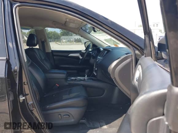 2019 Nissan Pathfinder SV z VIN 5N1DR2MN0KC612592, wystawiony jako IAAI lot #42963323 z przebiegiem 157 203 mil mil oraz . Historia ofert i sprzedaży dostępna na DreamBid. Obrazek 5.