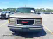 1996 GMC Sierra 1500 z VIN 2GTEC19M3T1502695, wystawiony jako IAAI lot #42199919 z przebiegiem 285 889 mil mil oraz . Historia ofert i sprzedaży dostępna na DreamBid. Obrazek 12.