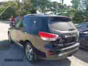 2014 Nissan Pathfinder S z VIN 5N1AR2MMXEC726646, wystawiony jako IAAI lot #42729339 z przebiegiem 125 225 mil mil oraz . Historia ofert i sprzedaży dostępna na DreamBid. Obrazek 3.