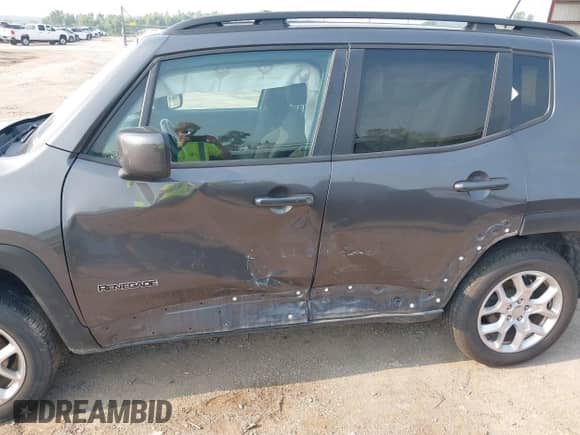 2017 Jeep Renegade Latitude с VIN ZACCJBBB2HPF40458, выставлен на аукционе IAAI как лот 42882446 с пробегом 164 598 миль миль и . История ставок и продаж доступна на DreamBid. Изображение 6.