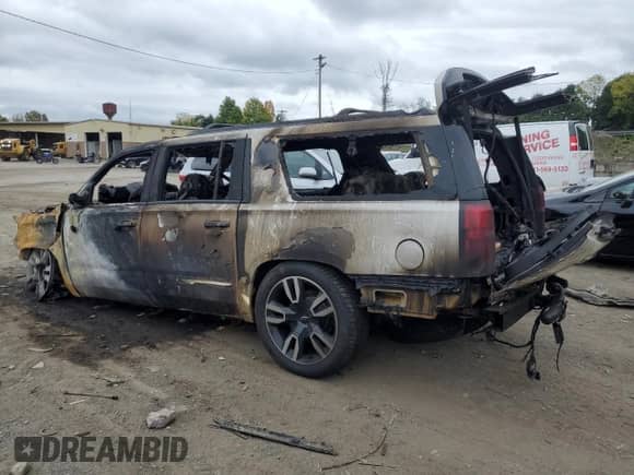 2020 Chevrolet Suburban Premier z VIN 1GNSKJKJ5LR180355, wystawiony jako Copart lot #69936644 z przebiegiem Nie podano mil oraz Szkoda całkowita • Salvage title. Historia ofert i sprzedaży dostępna na DreamBid. Obrazek 2.