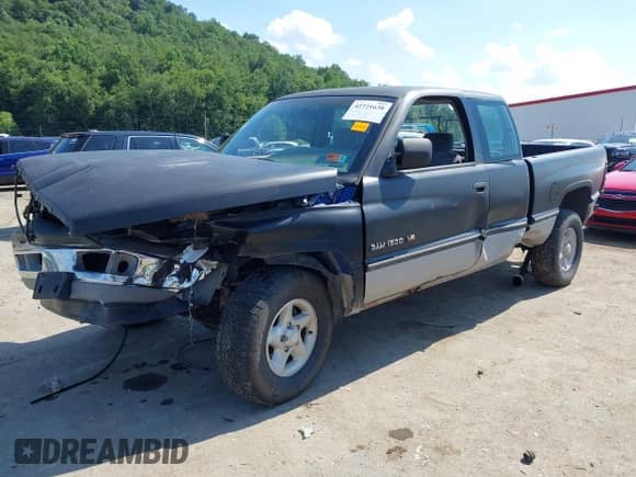 1996 Dodge 1500 z VIN 3B7HF13Z0TG175107, wystawiony jako IAAI lot #42721638 z przebiegiem 127 140 mil mil oraz . Historia ofert i sprzedaży dostępna na DreamBid. Obrazek 17.