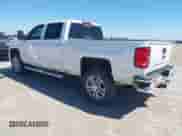 2019 Chevrolet Silverado 2500HD High Country z VIN 1GC1KUEY8KF171437, wystawiony jako IAAI lot #41850872 z przebiegiem 114 027 mil mil oraz . Historia ofert i sprzedaży dostępna na DreamBid. Obrazek 3.