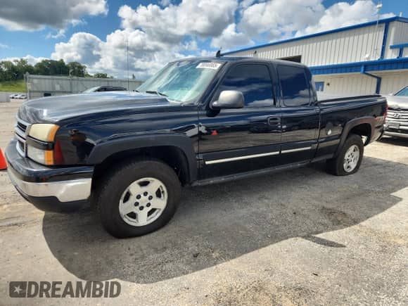 2006 Chevrolet Silverado 1500 LT3 z VIN 1GCEK19Z26Z291595, wystawiony jako Copart lot #70046865 z przebiegiem 192 625 mil mil oraz Czysty tytuł • Clean title. Historia ofert i sprzedaży dostępna na DreamBid. Obrazek 1.