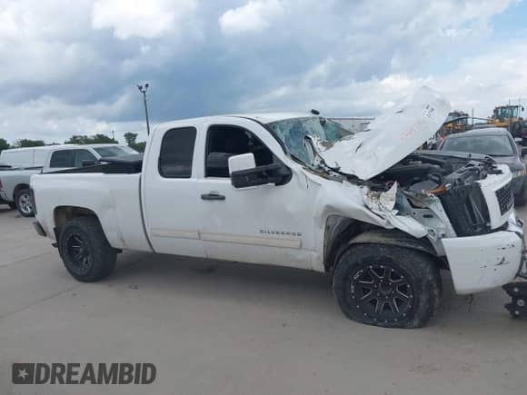 2010 Chevrolet Silverado 1500 LS с VIN 1GCSCREAXAZ191610, выставлен на аукционе IAAI как лот 42647184 с пробегом 226 833 миль миль и . История ставок и продаж доступна на DreamBid. Изображение 13.