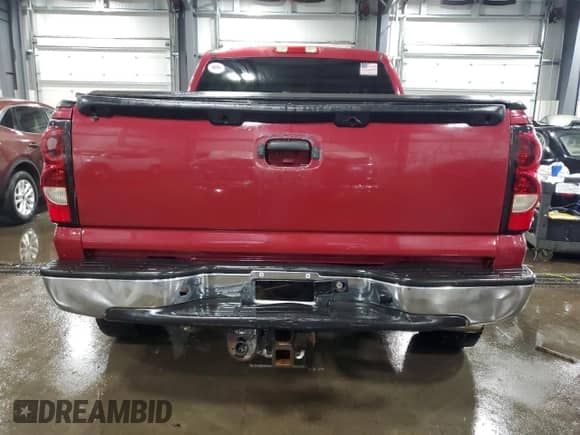 2005 Chevrolet Silverado 1500 Z71 z VIN 2GCEK13T351280729, wystawiony jako Copart lot #60030175 z przebiegiem 251 274 mil mil oraz Szkoda całkowita • Salvage title. Historia ofert i sprzedaży dostępna na DreamBid. Obrazek 6.