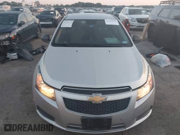 2014 Chevrolet Cruze LS с VIN 1G1PA5SH3E7274800, выставлен на аукционе IAAI как лот 43044990 с пробегом 121 350 миль миль и . История ставок и продаж доступна на DreamBid. Изображение 12.