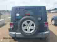 2007 Jeep Wrangler Unlimited Sahara z VIN 1J4GA591X7L117415, wystawiony jako IAAI lot #42509979 z przebiegiem 96 192 mil mil oraz . Historia ofert i sprzedaży dostępna na DreamBid. Obrazek 17.