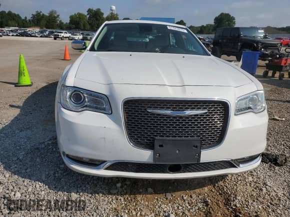 2018 Chrysler 300 Limited с VIN 2C3CCAEG3JH227670, выставлен на аукционе Copart как лот 67823075 с пробегом 71 581 миль миль и Списание • Salvage title. История ставок и продаж доступна на DreamBid. Изображение 5.