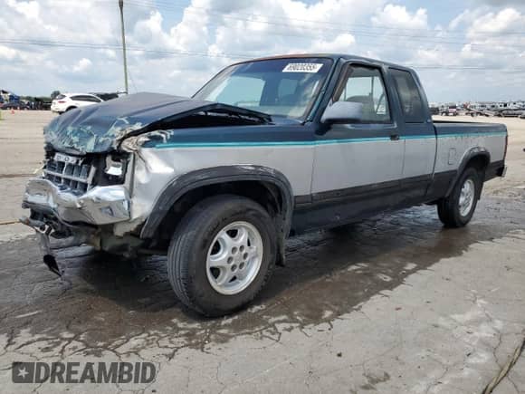 1994 Dodge Dakota z VIN 1B7GL23X4RS682098, wystawiony jako Copart lot #69020355 z przebiegiem 180 347 mil mil oraz Szkoda całkowita • Salvage title. Historia ofert i sprzedaży dostępna na DreamBid. Obrazek 1.