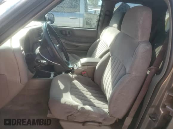 2000 Chevrolet Blazer LT with VIN 1GNCS13W0Y2194761, listed as a Copart auction lot 70916685 with 147,868 mi miles and Salvage title. Bid and sale history available at DreamBid. Image 7.