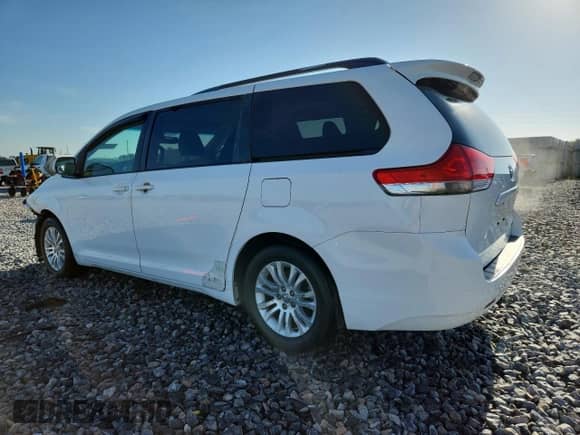 2013 Toyota Sienna XLE AAS z VIN 5TDYK3DC8DS332113, wystawiony jako Copart lot #69010115 z przebiegiem 148 685 mil mil oraz Szkoda całkowita • Salvage title. Historia ofert i sprzedaży dostępna na DreamBid. Obrazek 2.