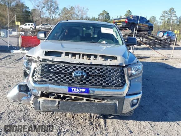 2018 Toyota Tundra SR с VIN 5TFUW5F16JX756387, выставлен на аукционе IAAI как лот 41304190 с пробегом 221 970 миль миль и . История ставок и продаж доступна на DreamBid. Изображение 12.