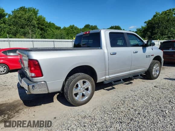 2015 Ram 1500 Lone Star z VIN 1C6RR7LM6FS666126, wystawiony jako Copart lot #61547205 z przebiegiem 158 475 mil mil oraz Szkoda całkowita • Salvage title. Historia ofert i sprzedaży dostępna na DreamBid. Obrazek 3.