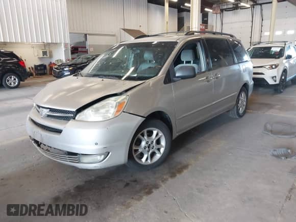 2004 Toyota Sienna XLE z VIN 5TDZA22C44S072233, wystawiony jako IAAI lot #42223676 z przebiegiem 210 468 mil mil oraz . Historia ofert i sprzedaży dostępna na DreamBid. Obrazek 18.