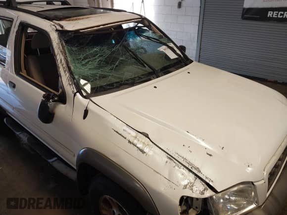 2001 Nissan Pathfinder LE with VIN JN8DR09X41W563935, listed as a IAAI auction lot 41367396 with 287,475 mi miles and . Bid and sale history available at DreamBid. Image 6.